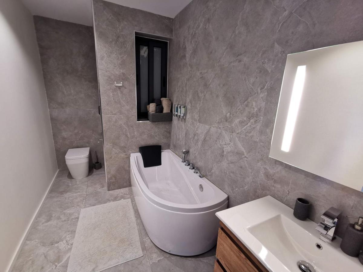 Saint Julian's Duplex Maisonette With Heated P-Pool And Jacuzzi מראה חיצוני תמונה