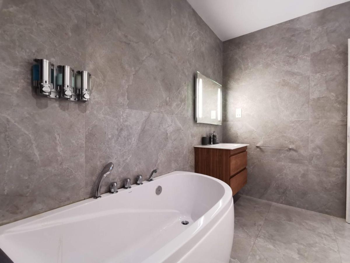 Saint Julian's Duplex Maisonette With Heated P-Pool And Jacuzzi מראה חיצוני תמונה