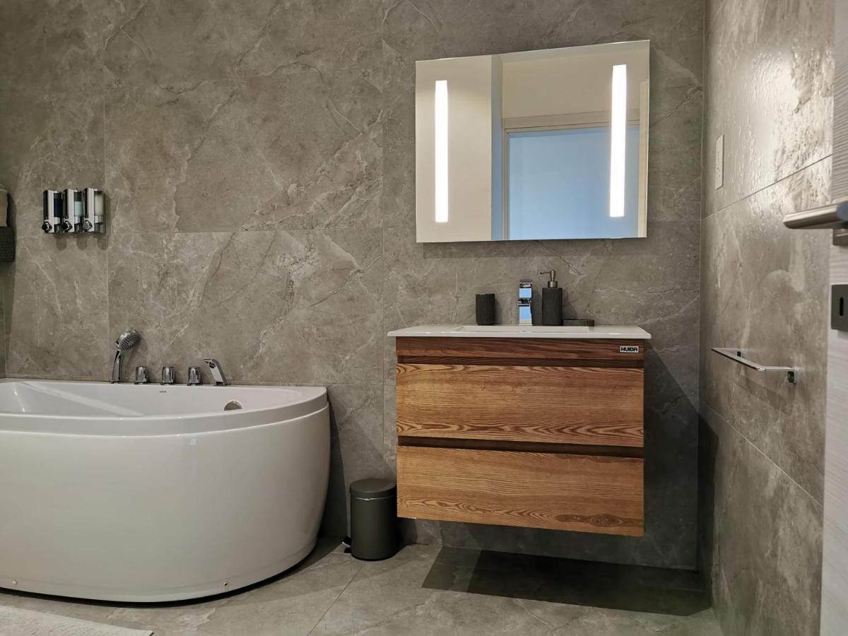 Saint Julian's Duplex Maisonette With Heated P-Pool And Jacuzzi מראה חיצוני תמונה